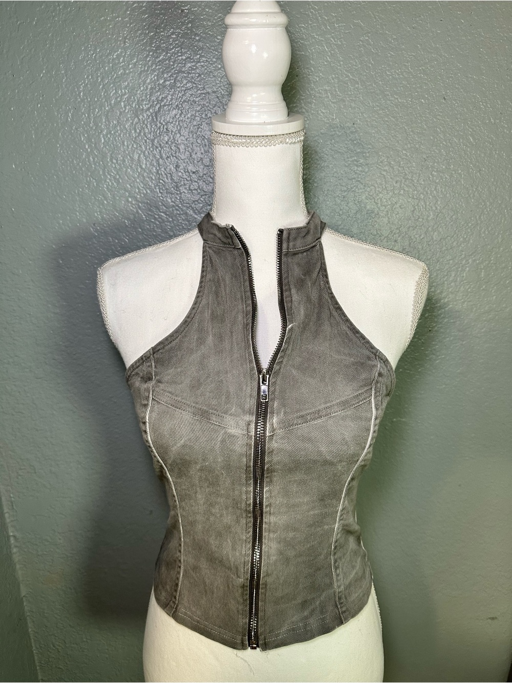 EDGE Women's Gray Zip-Front Halter Denim Top